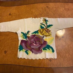 Beautiful RARE vintage handmade knitted flower design sweater